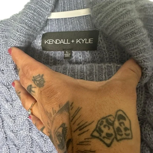 🔴 5 for $40 SALE! 
Kendall Kylie Blue Turtleneck Cropped CableKnit Sweater Sz M - Picture 2 of 14